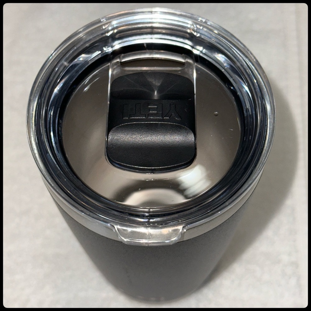 π₯π§YETI Black Stainless Steel 20oz Tumbler with Lid. One Owner. A- condition. ππΌ - Picture 10 of 16